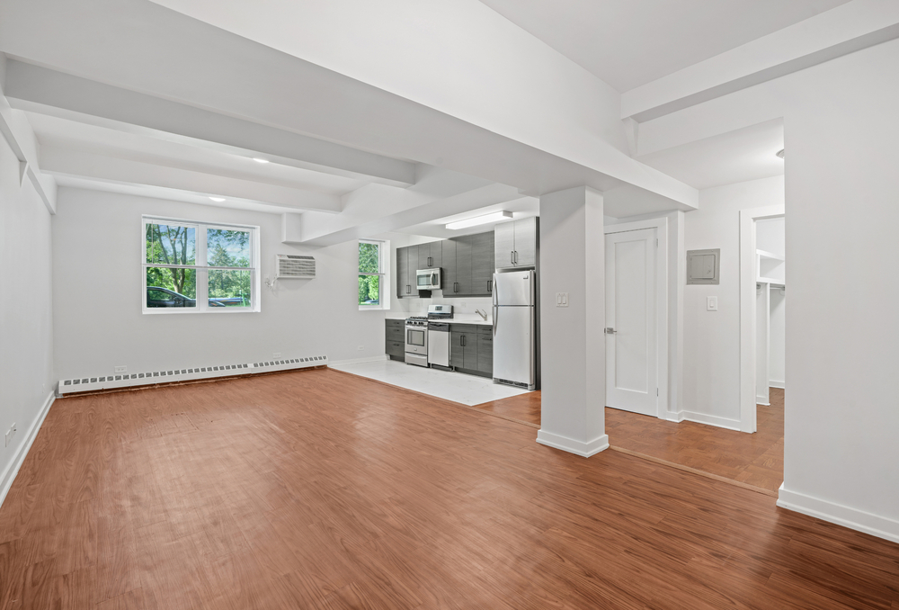 1135 Pelham Parkway North, Pelham Parkway