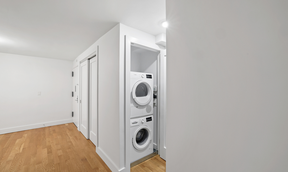 Bedroom with Washer/Dryer