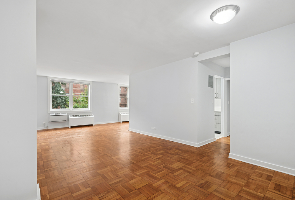 2160 Matthews Ave, Pelham Parkway