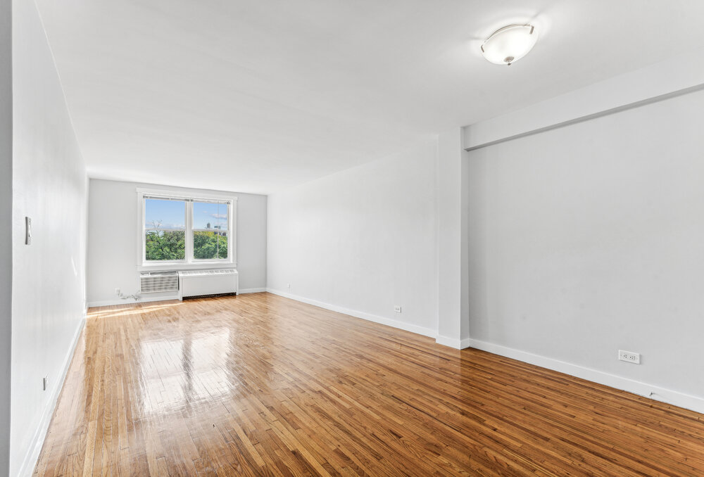 2160 Matthews Ave, Pelham Parkway