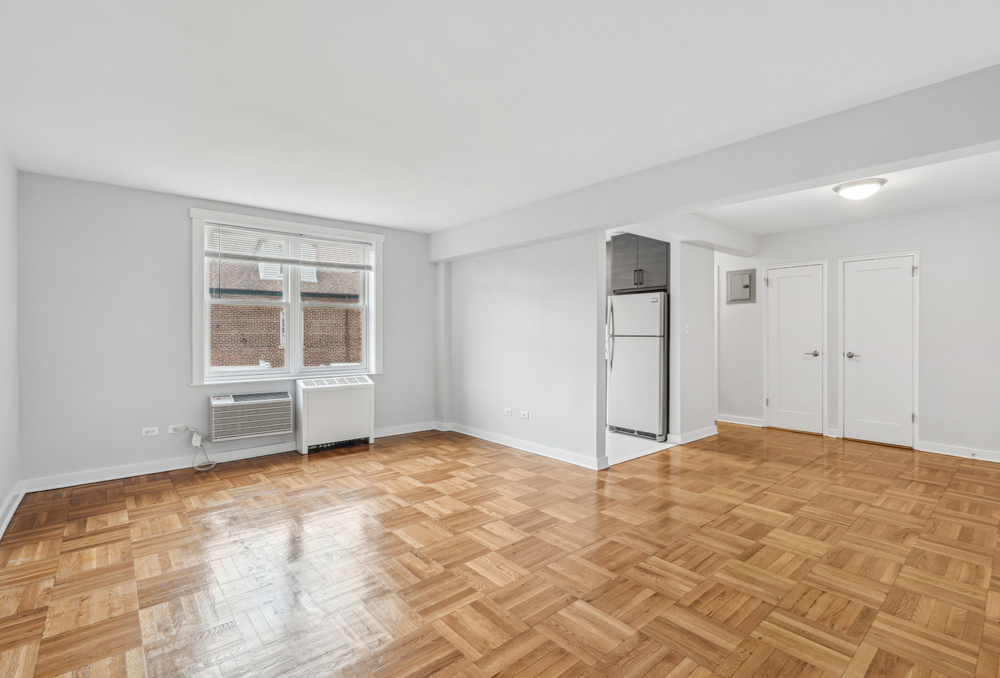 1135 Pelham Parkway North, Pelham Parkway