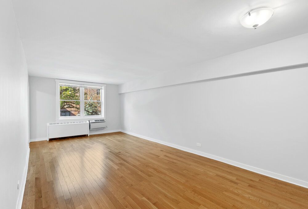 1135 Pelham Parkway North, Pelham Parkway