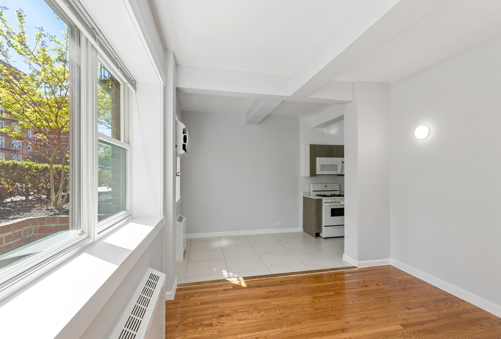 1130 Pelham Parkway South , Pelham Parkway