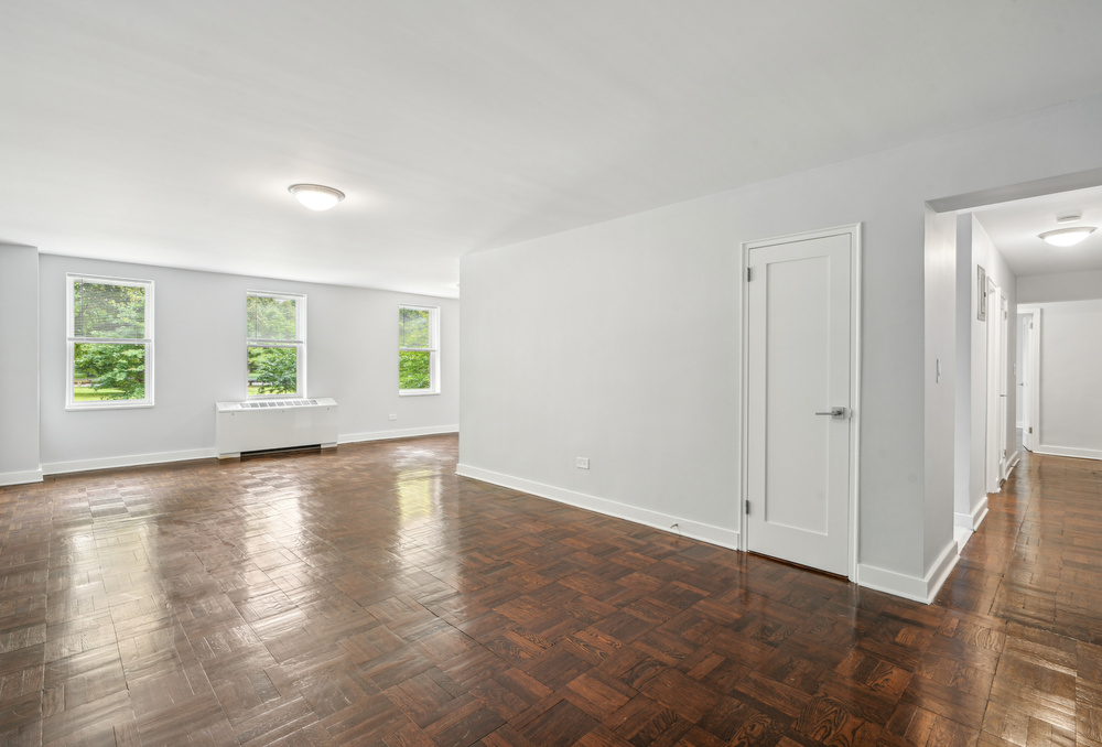 1135 Pelham Parkway North, Pelham Parkway