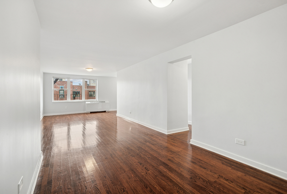 1540 Pelham Parkway South, Pelham Parkway